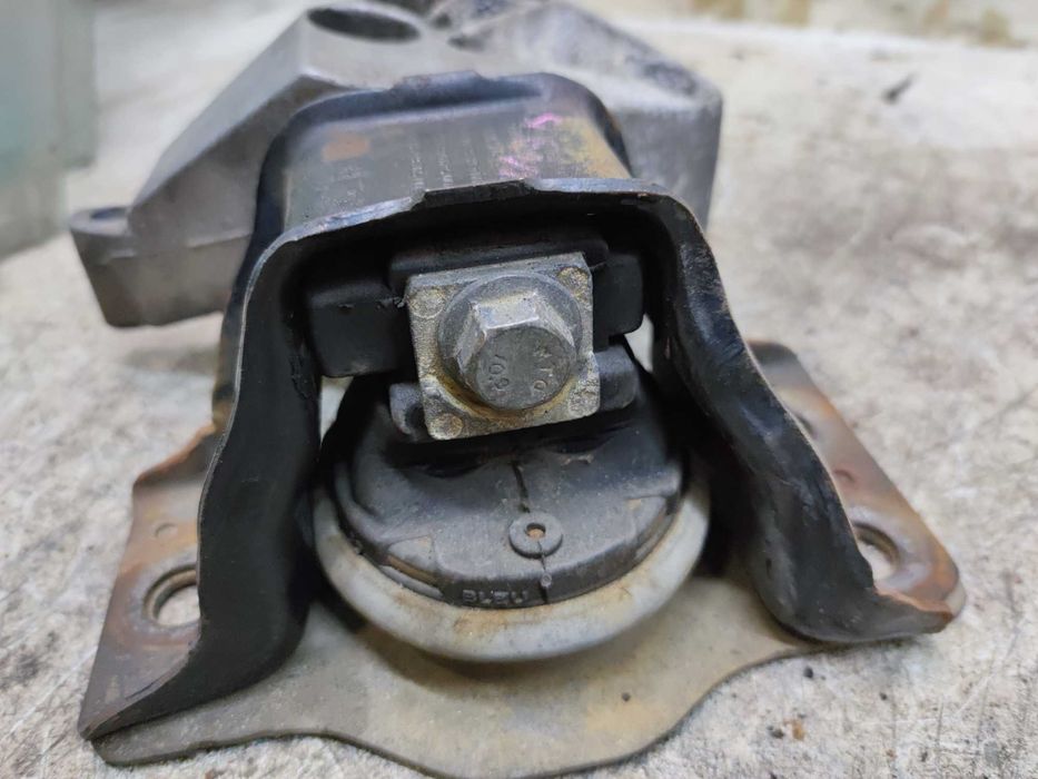 Renault Scenic II 1.5 DCI Łapa Silnika Poduszka