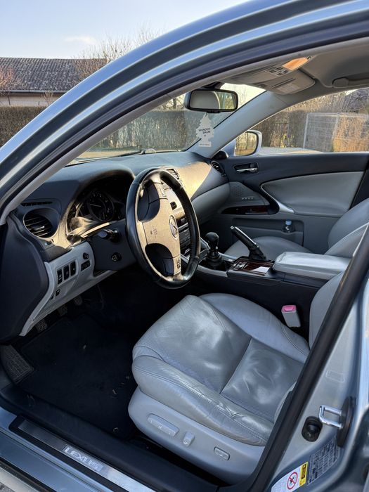 Lexus IS 220d z 2008 roku w wersji Prestige