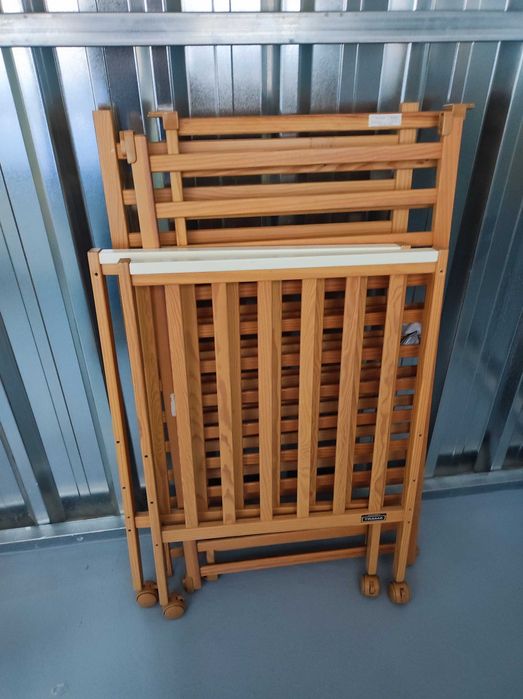 Camas de bebé variadas se