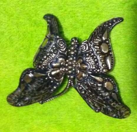 Wyjątkowa nowa czarno złota duża broszka w stylu outfit 3D, wielkość 9 x 8 cm