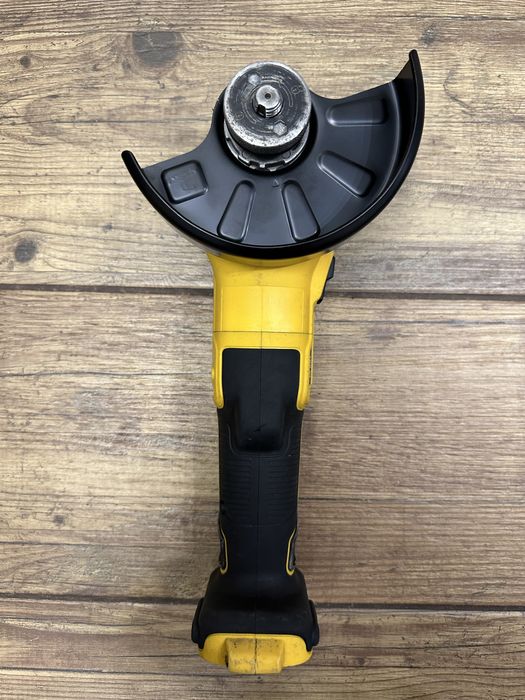 Szlifierka kątowa akumulatorowa DeWalt DCG405 z 2022r.