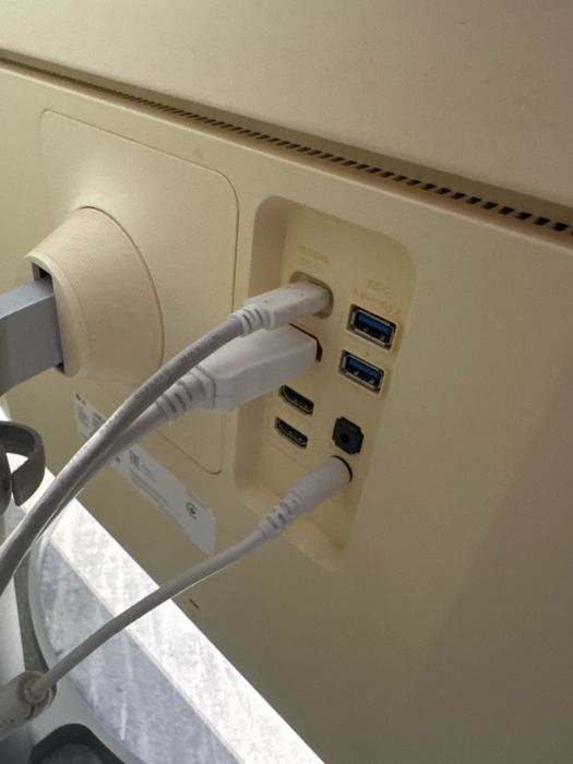 LG 27UL850 4K монітор 27" з USB-C Power Delivery