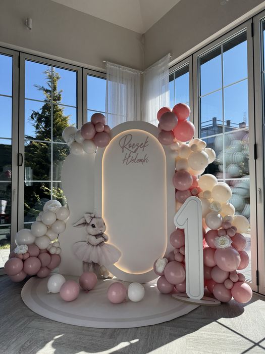 Ścianki balonowe, kwiatowe , dekoracje stołów, dekoracje komunijne,hel