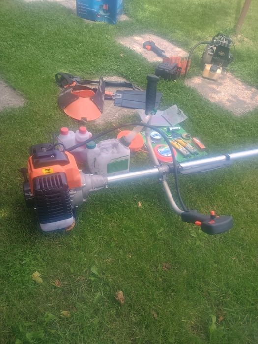 Kosa podkaszarka spalinowa z nowym silnikiem plus cały drugi w częścia