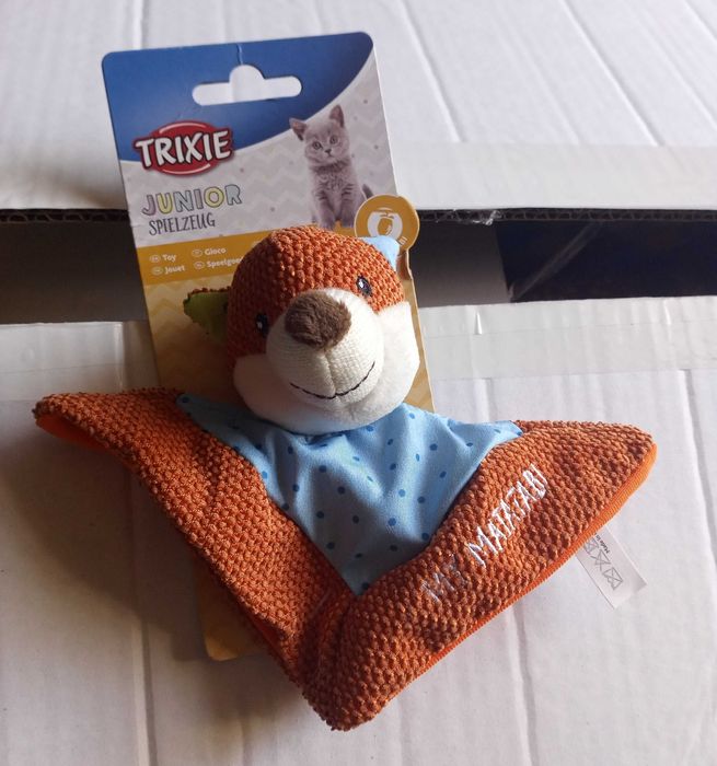 Brinquedo peluche com mantinha