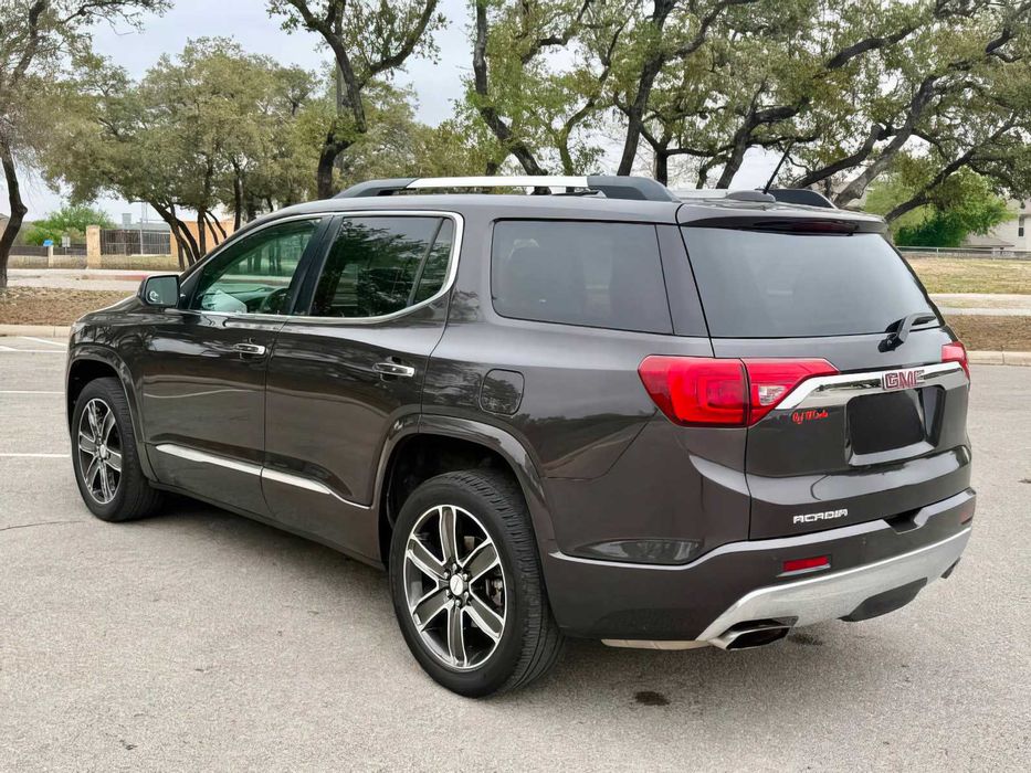 GMC Acadia Denali      2018