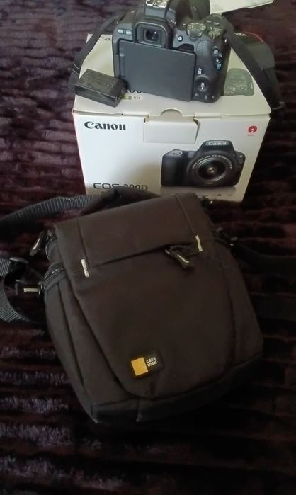 Продам Canon EOS 200 D