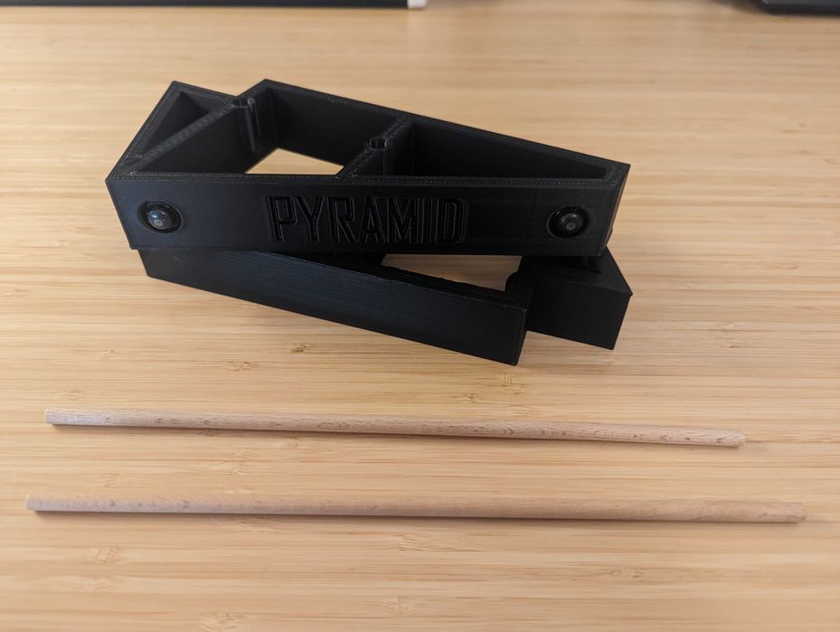 Sequenciador MIDI Squarp Pyramid Mk3, com stand, caixa e manual