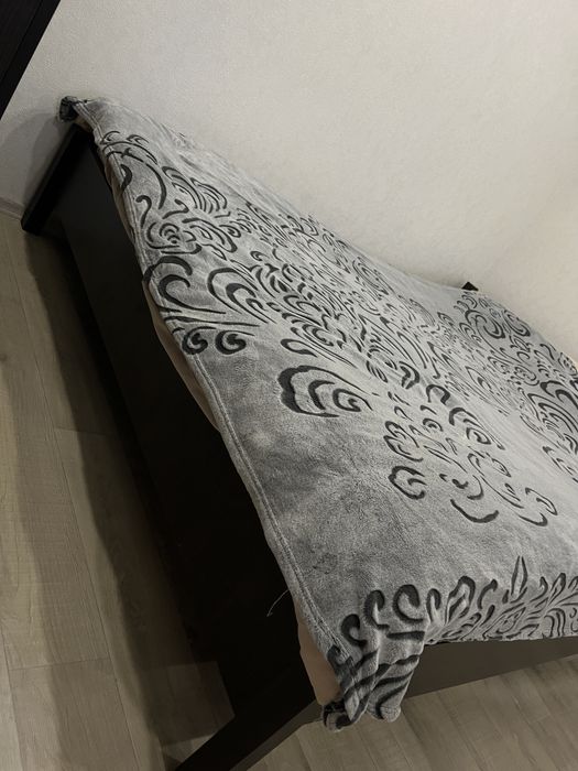 Кровать двухспплтная с матрасом