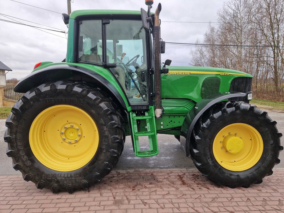 Ciągnik John Deere 6820