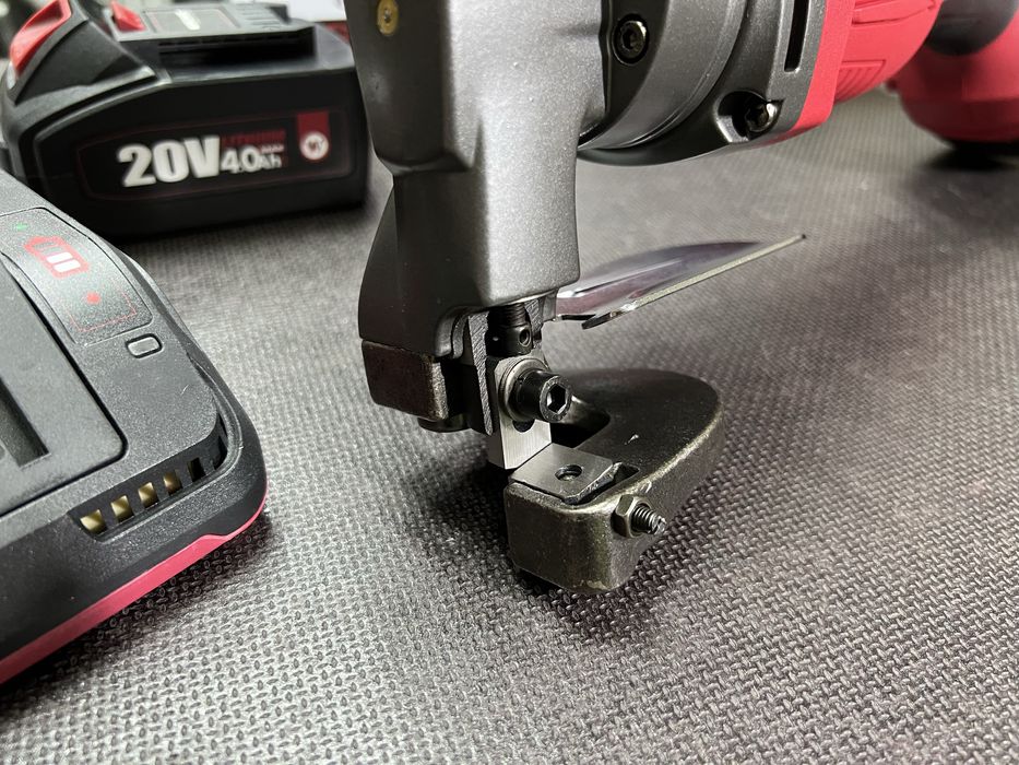 Аккумуляторные ножницы по металлу листовые WORCRAFT CHMS-S20LiB