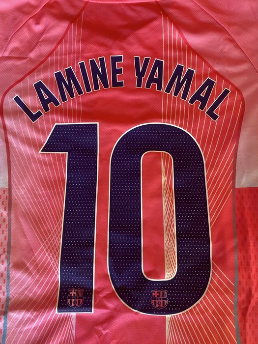 Camisa Barcelona rosa Lamine Yamal
