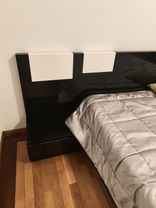 Cama casal + mesas de cabeceira + colchão