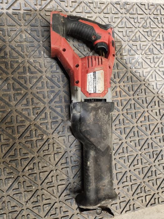 Milwaukee piła szablasta