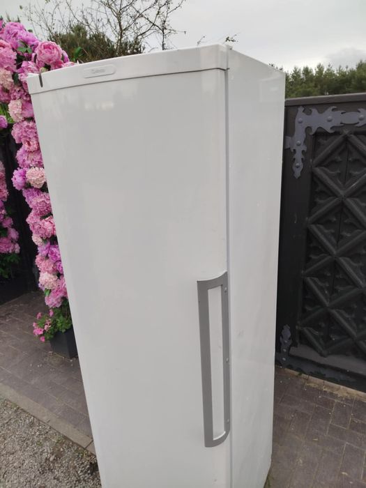 Zamrażarka  okazja wysoka na 185  Zamrażarka