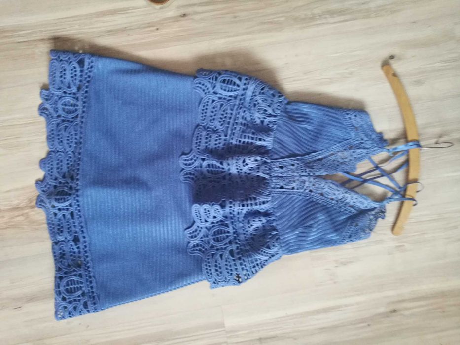 Świetna sukienka self portrait na każdą okazję