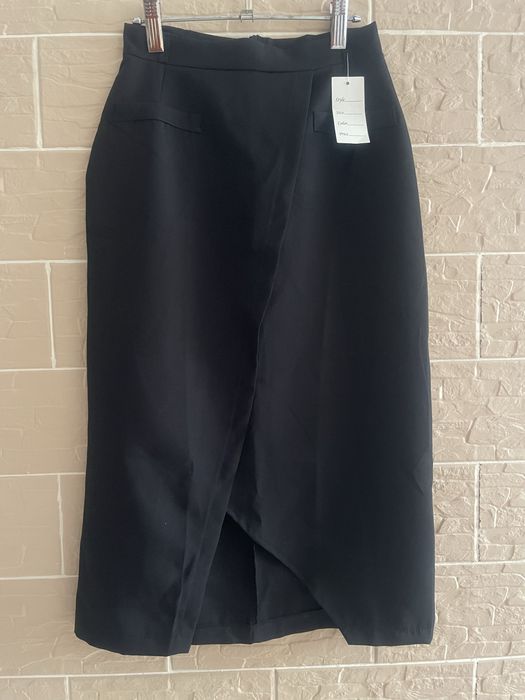 Спідниця чорна міді