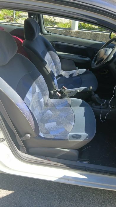 Renault Clio 1.2 – Fiabilidade e Economia com Toque Desportivo!