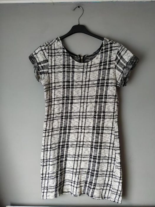Sukienka w czarno białą kratkę 36/38