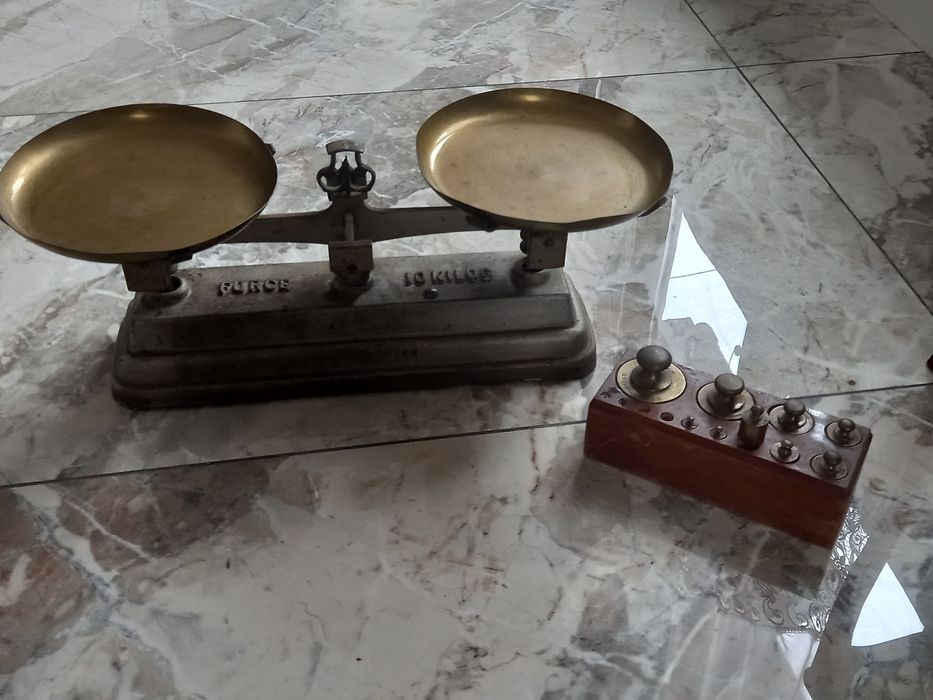 Stara mosiężna waga