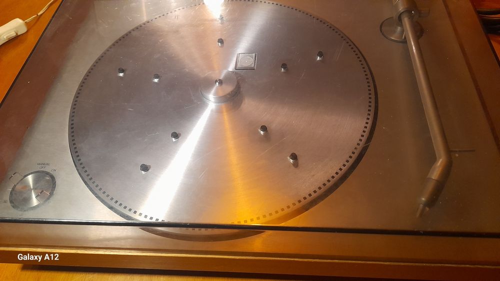 Gira-discos Bang & Olufsen Beogram 1202