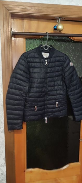 Гарна весняна куртка