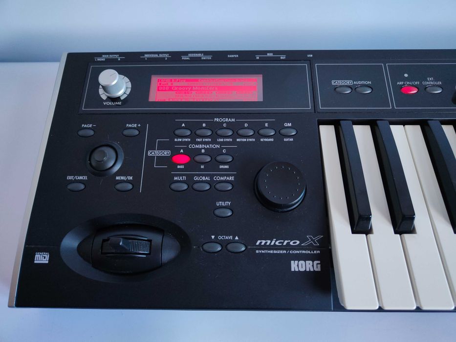 KORG micro X syntezator