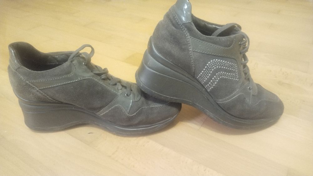 Кросівки жіночі фірми geox