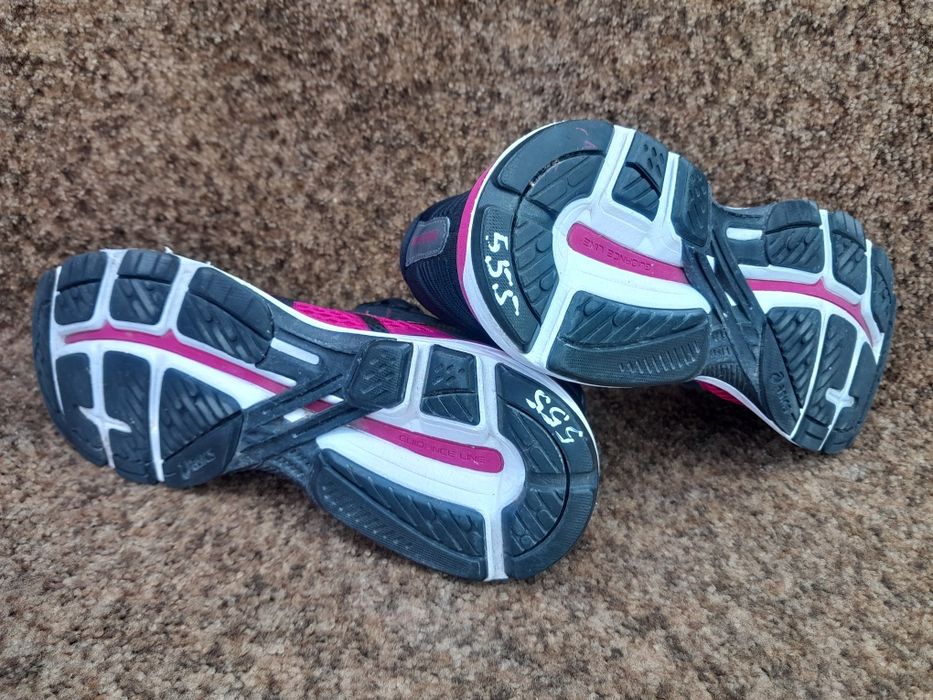Жіночі бігові кросівки Asics Gel 40 розмір.
