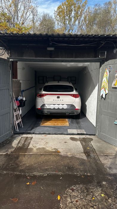 murowany garaż z kanalem