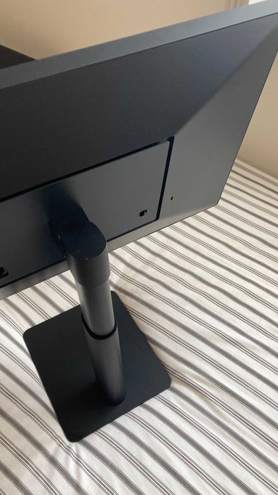 Monitor LG UltraFine 4K 24MD4KL (para peças ou reparação)