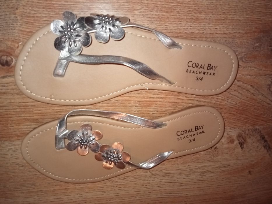 Nowe klapki,japonki dziewczęce.