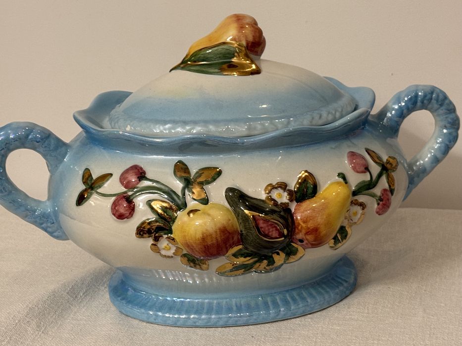 Duża ceramiczna wloska waza z owocami