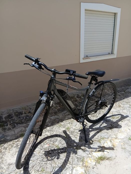 Vendo bicicleta elétrica leve, ainda com garantia, autonomia de 100 quilómetros com a bateria atual, motor novo, 800 quilómetros percorridos,  650 €