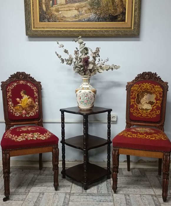 Антикварні крісла гобелен