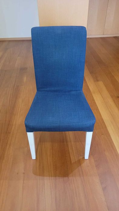 Mesa de refeição extensível + 4 cadeiras