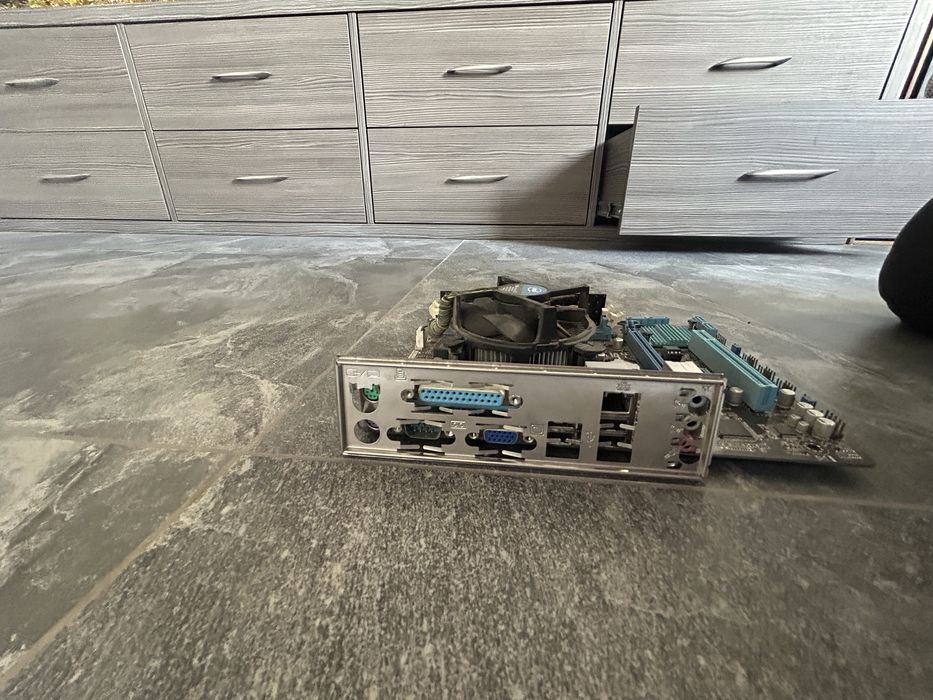 Продам  комплектуюси до ПК