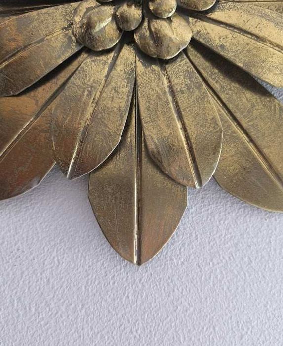 Conjunto decorativo com três flores elegantes e delicadas em latão dourado - Marca Mathilde M