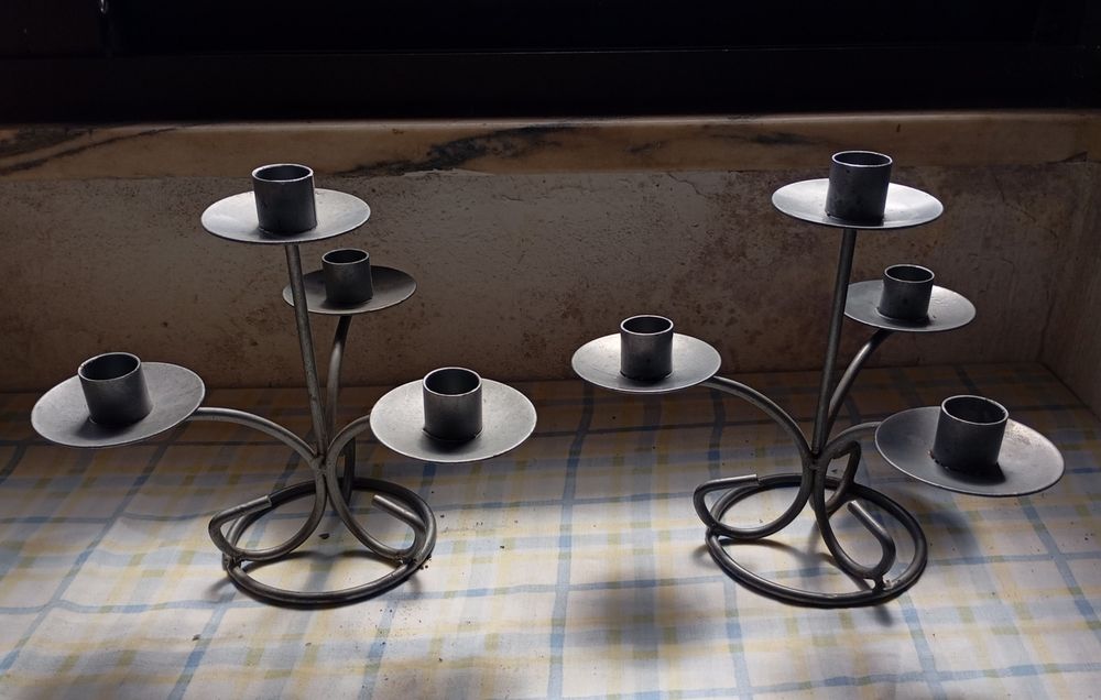 2 Candelabros Metálicos para 4 Velas – Estilo Vintage/Industrial