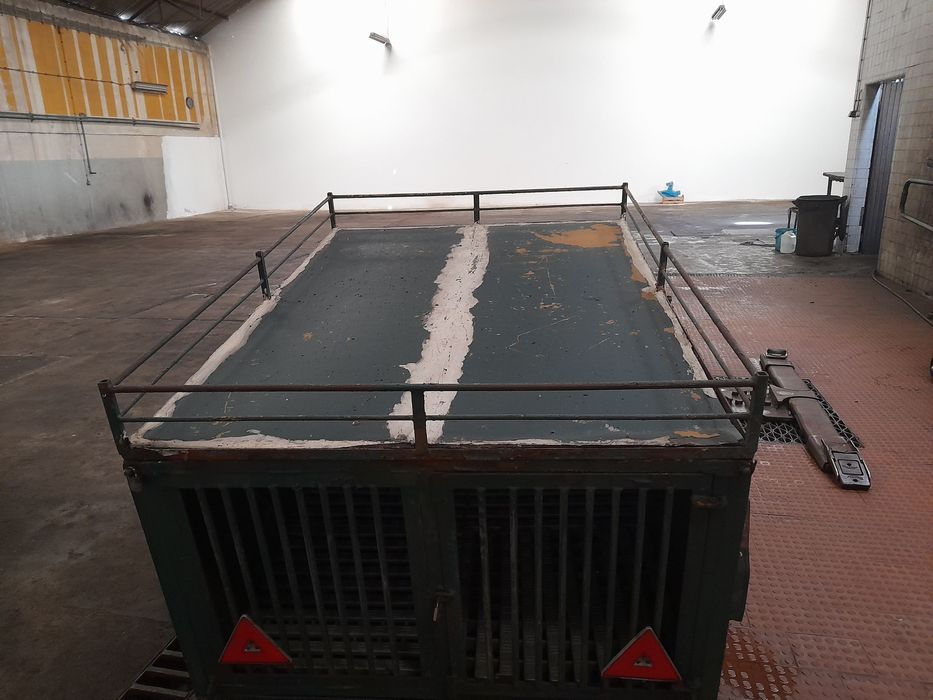 Reboque para transporte de cães de caça