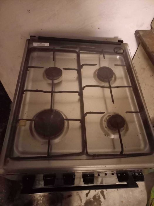 Używana kuchenka gazowo-elektryczna Electrolux EKK545530OX.