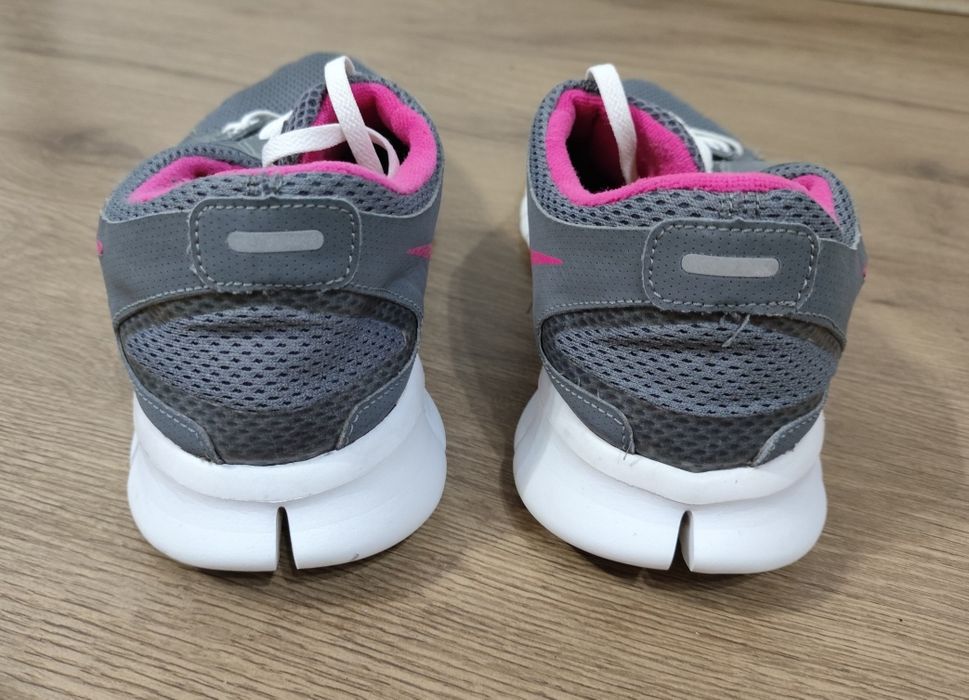 Кроссовки Nike р.39 стелька 25,5 см оригинал