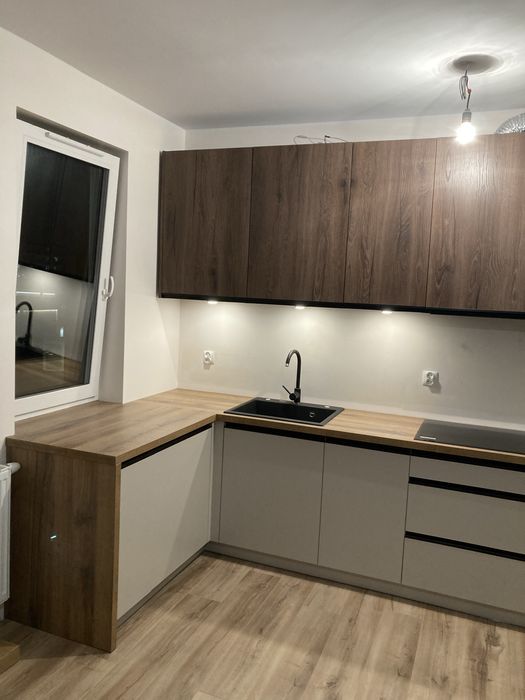 Montażu Blatów HPL CDF na Pomorzu – Precyzja, Która Zmienia Kuchnię!