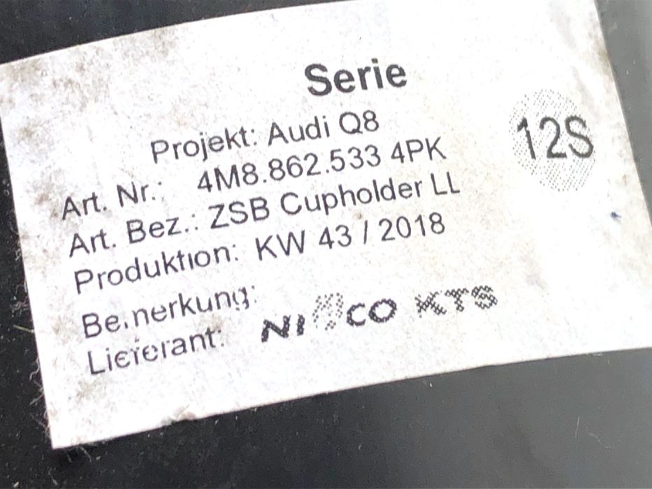 UCHWYT NA NAPOJE AUDI Q8 SUV KUBKI KUBKÓW, WNĘKA