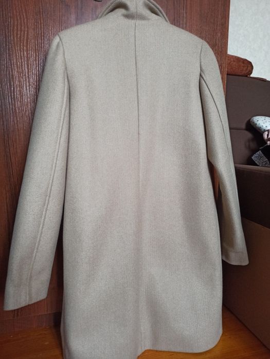 Бежеве пальто, р.44 (С-М)