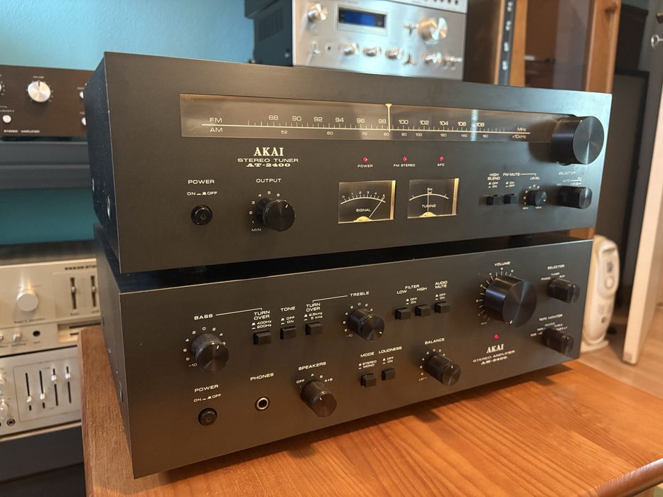 Conjunto Akai Amplificador e Tuner AM-2400 e AT-2400
