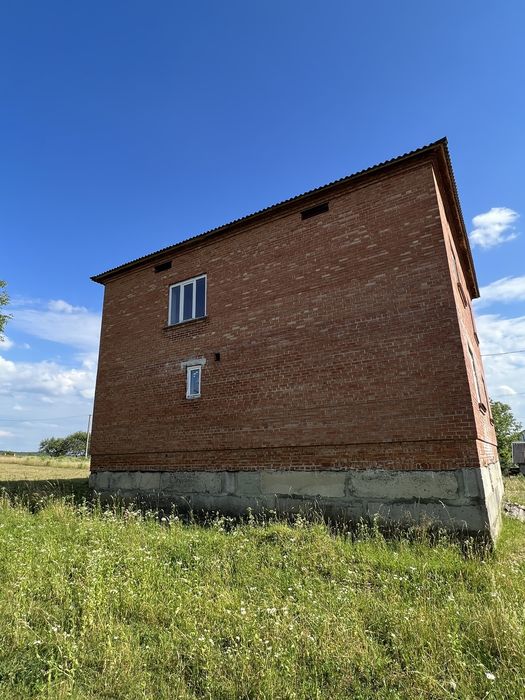 Без комісії! Продаж просторого будинку 205.8 м2 з великою територією біля Пустомит
