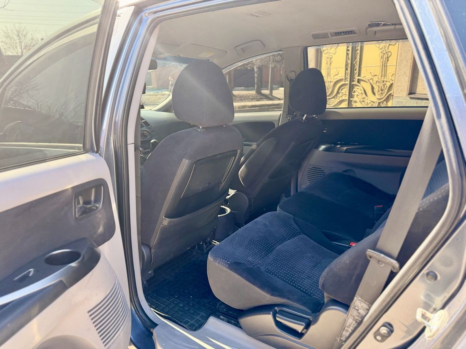 Mitsubishi GRANDIS 7 Мест Автомат