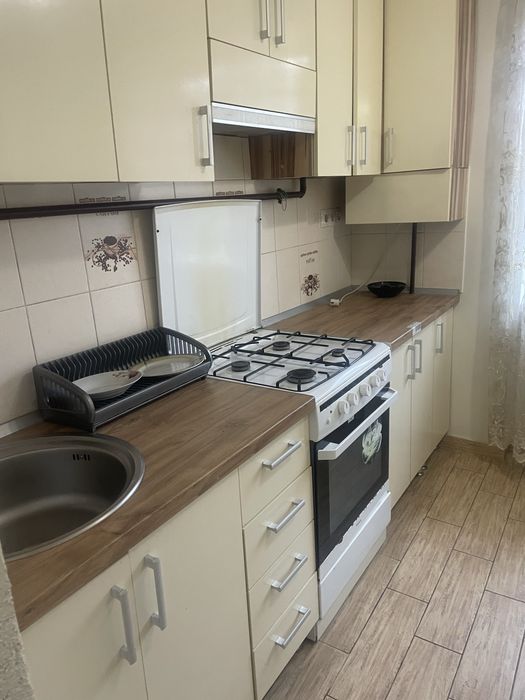 Здається 1 кімнатна  біля Корятовича