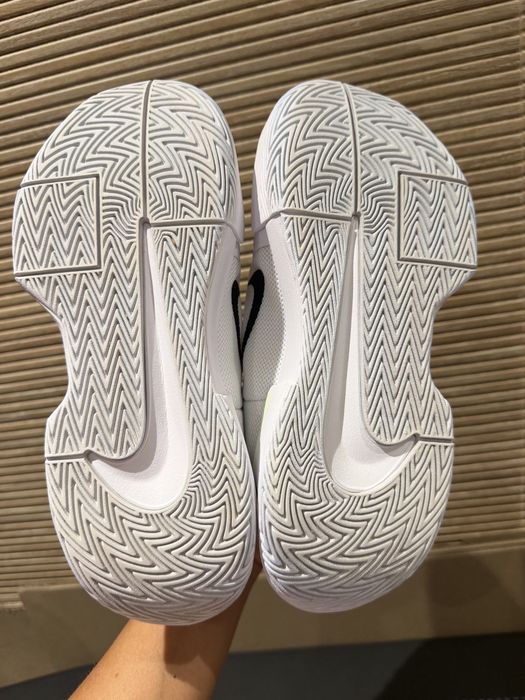 Кросівки для тенісу жіночі Nike W Zoom Gp Challenge Pro Hc IB6560-100 38 (7 US) білі